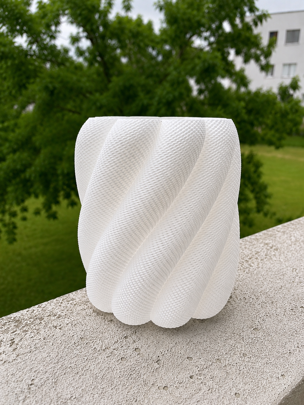 Twisted Bloom Table Lamp